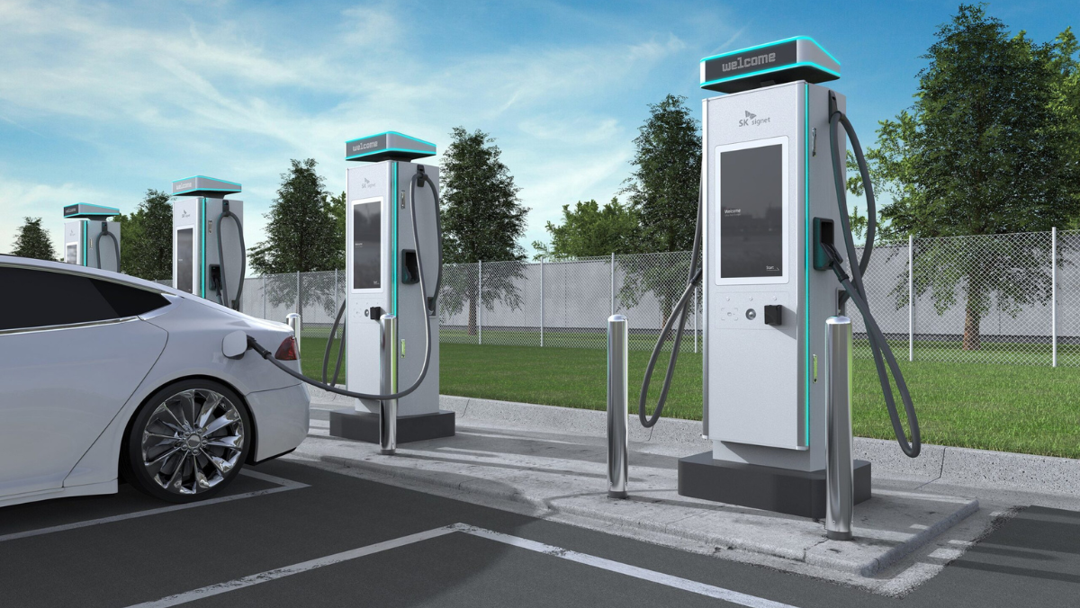 Image: High Power Hubs Race Across the EV Highway